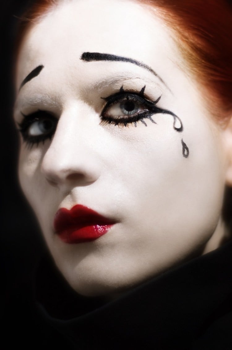 halloween-schminken-ideen-makeup-pantomime-kuenstler-schwarz-weiss-gesicht