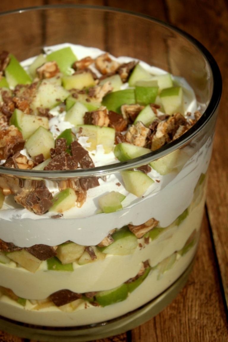herbst dessert im glas aepfel snickers vanille pudding sahne