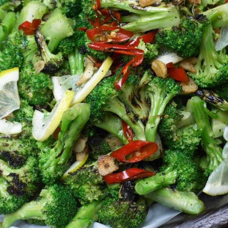 herbst-rezepte-vegetarisch-brokkoli-zitrone-knoblauch-chili-schnell
