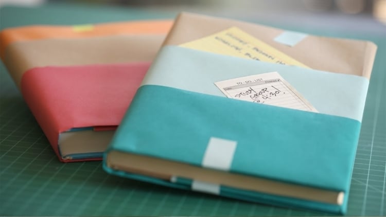 herbstdeko-basteln-kinder-papier-schutzhuelle-lehrbuch-buch-binden-kreativ