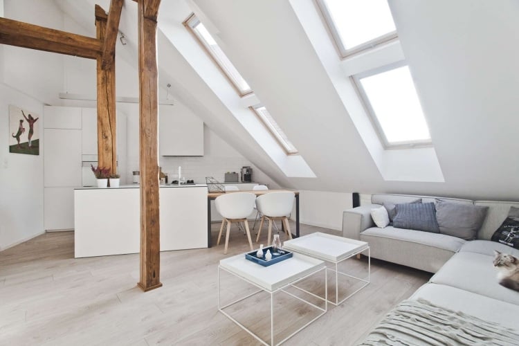 Ideen für Wohnung-einrichten-dachschraegen-dachfenster-wohnzimmer-skandinavisch-stil-weiss-holztraeger