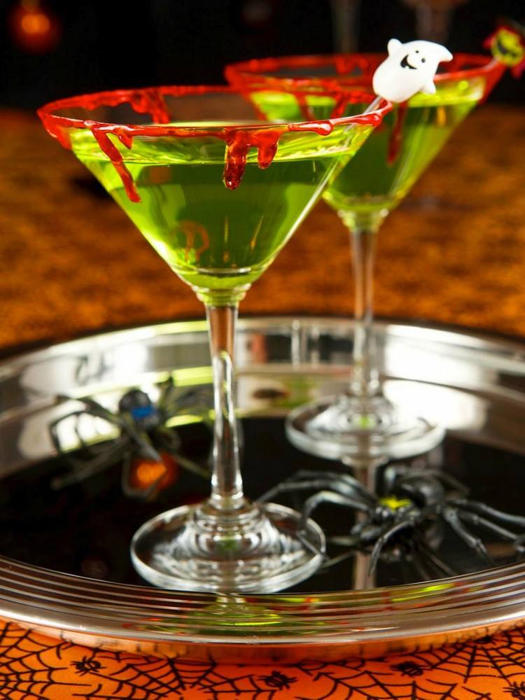 Kunstblut selber machen halloween-party-getraenke-martini-glaeser-rand