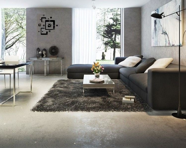 modernes-wohnzimmer-sofa-grau-weisse-kissen-couchtisch-hochglanz-shaggy-teppich
