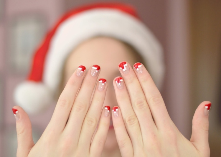 nageldesign-weihnachten-silvester-bilder-rot-weiss-transparent-nagellack-rote-kappe