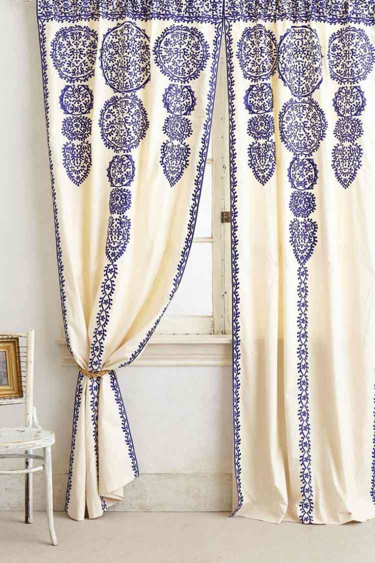 orientalische Wohnideen -wohnaccessoires-modern-eklektisch-einrichtung-vorhaenge-blau-weiss-marrakesh