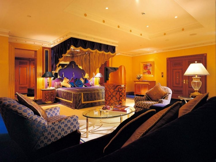 orientalische-wohnideen-wohnaccessoires-prachtvoll-sclafzimmer-gelb-gold-violett-arabisch