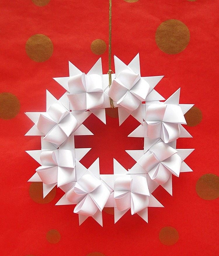 origami-weihnachten-froebelstern-weiss-tuerkranz-aufhaengen