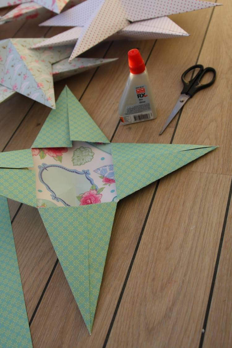 origami-weihnachten-stern-faltanleitung-3d-effekt-festkleben-karton