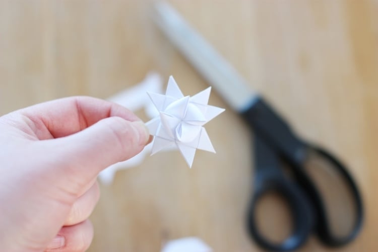 origami-weihnachten-stern-faltanleitung-froebelstern-fertig-diy-papier-basteln