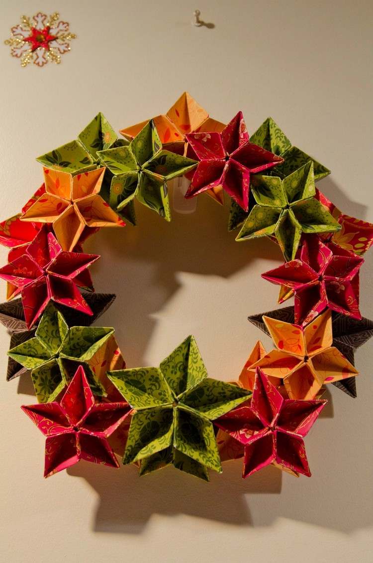 origami-weihnachten-weihnachtskranz-sterne-gruen-rot-orange
