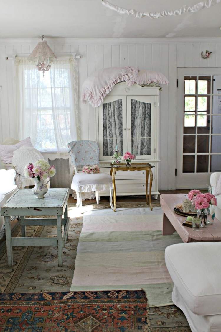 Shabby Chic im Wohnzimmer -mobel-deko-vintage-teppich-laeufer-rueschen-beistelltisch