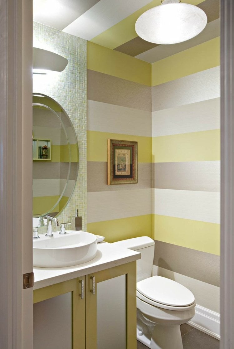 streichen badezimmer rund spiegel wand streifen weiss gelb silber