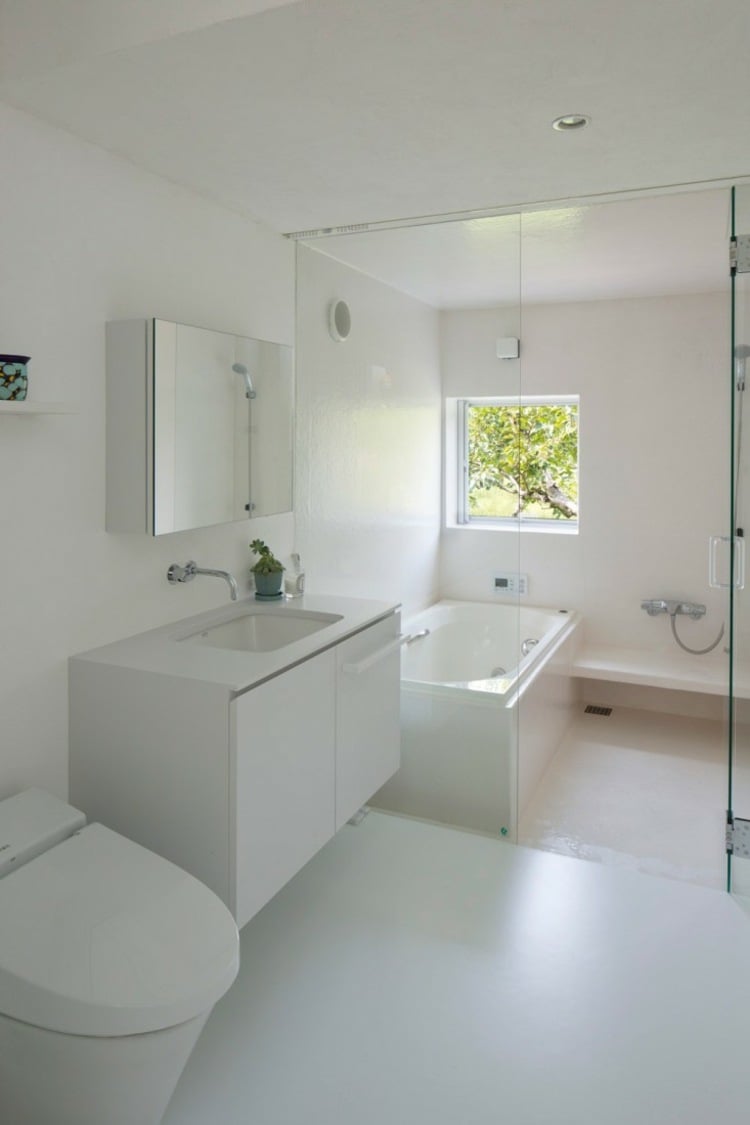 streichen badezimmer weiss einrichtung design modern ebenen fenster