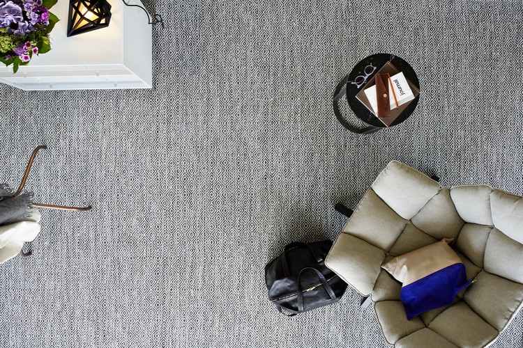 Teppichboden für Schlafzimmer flauschig-gemustert-grau-Gooseeyeicon-Kasthall