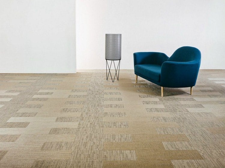 teppichboden-vinyl-stoff-fasern-geometrisch-beige-SILENCE-PLANKS-VISUAL-BOLON