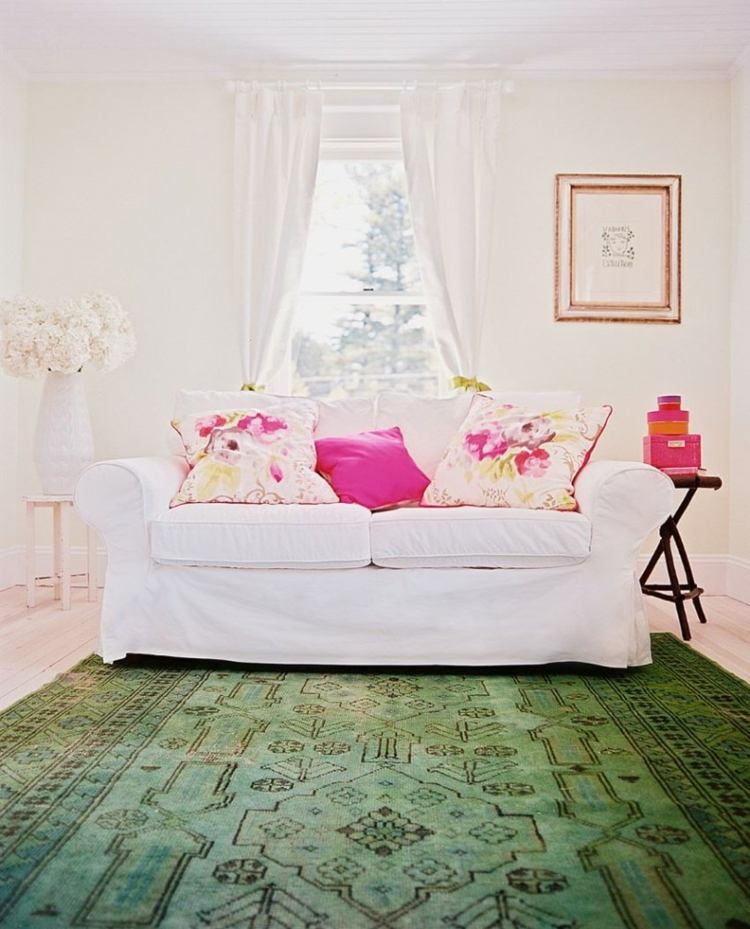 teppiche wohnzimmer kontrast farben gruen pink weiss romantisch vintage