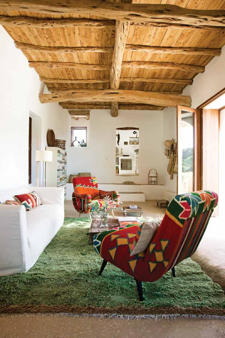 teppiche wohnzimmer mexikanisch stil gruen hochflor sessel holzdecke