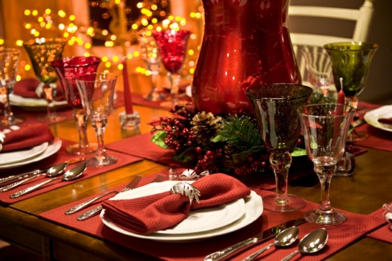 tischdeko weihnachten esstisch rot serviette platzdeckchen herzstueck