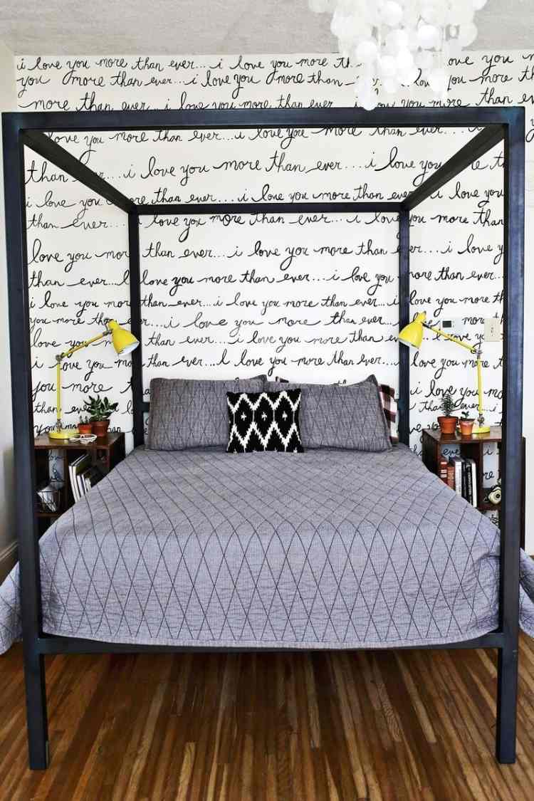 Wand Ideen zum Selbermachen -schlafzimmer-selbermachen-handschrift-schwarz-weiss-himmelbett