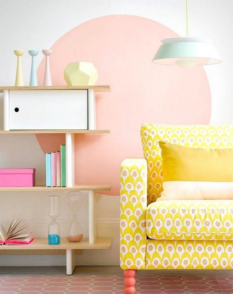 wand-streichen-muster-ideen-kreis-rosa-farbe-wohnzimmer