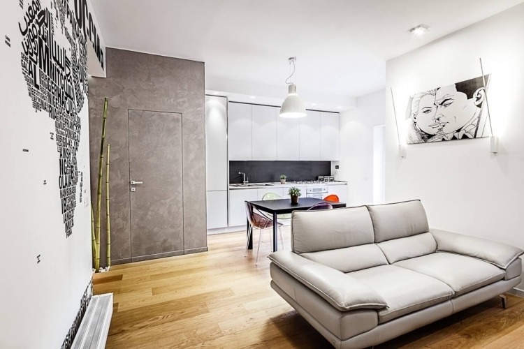 Wandgestaltung in Schwarz und Weiß -wohnzimmer-popart-bild-couch-grau-holzboden-modern-jugendlich