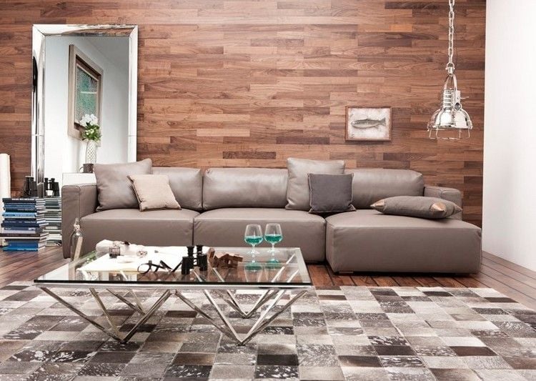 Wandgestaltung im Wohnzimmer holz-wandpaneele-taupe-3er-sofa