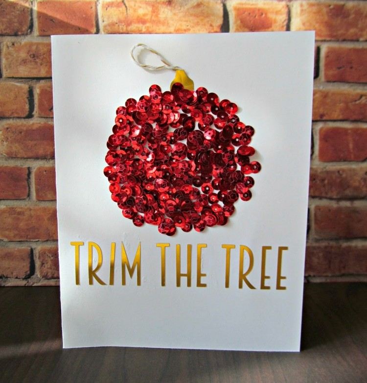 weihnachtskarten-selber-basteln-ideen-christbaumkugel-rot-pailletten-schoen