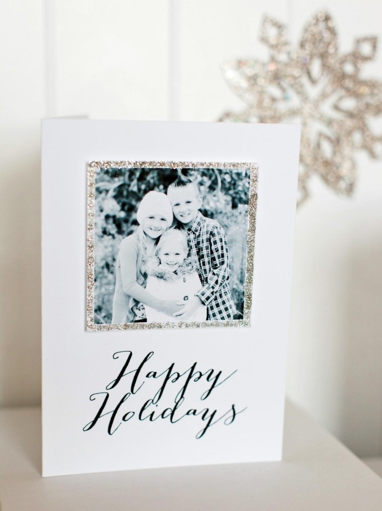 weihnachtskarten-selber-basteln-ideen-festlich-familienfoto-schwarz-weiss-glitzer