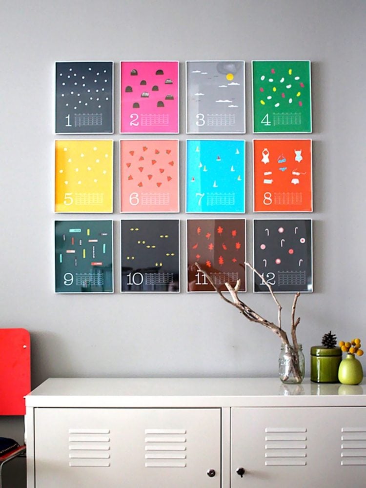 Wohnung dekorieren -ideen-selber-machen-wenig-geld-kalender-bilder-rahmen-farbig