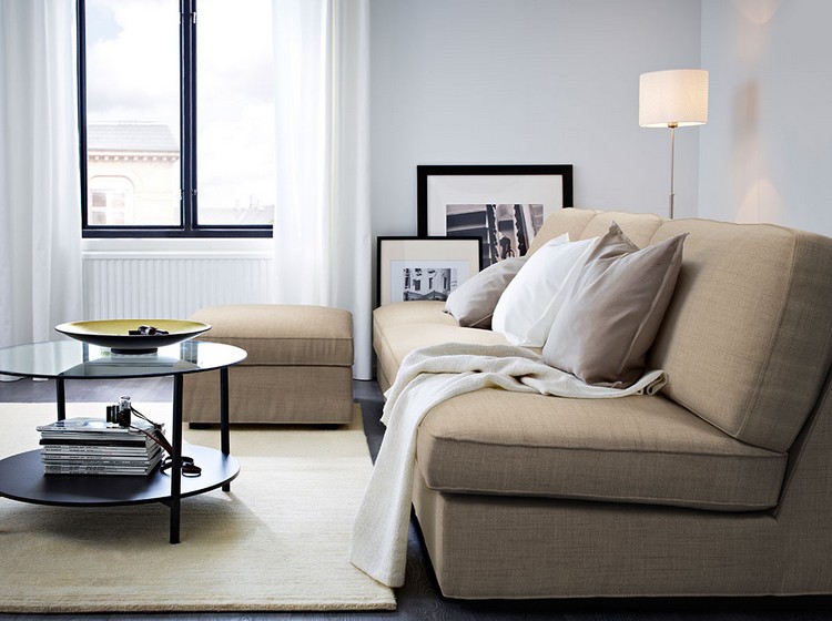 wohnzimmer-braun-beige-sofa-weisse-wandfarbe