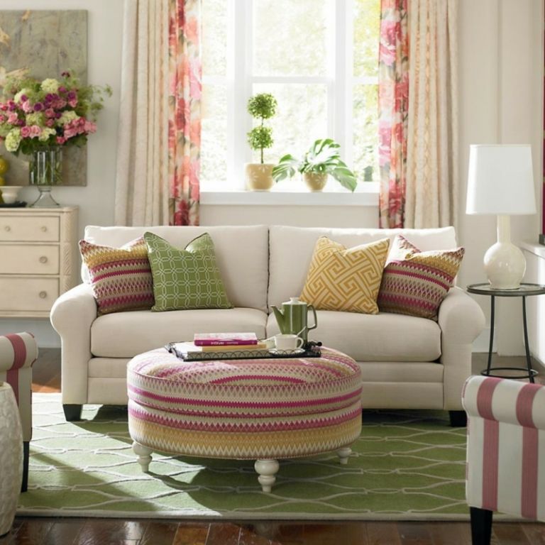 wohnzimmer dekorieren textil farben rosa gelb gruen vintage design