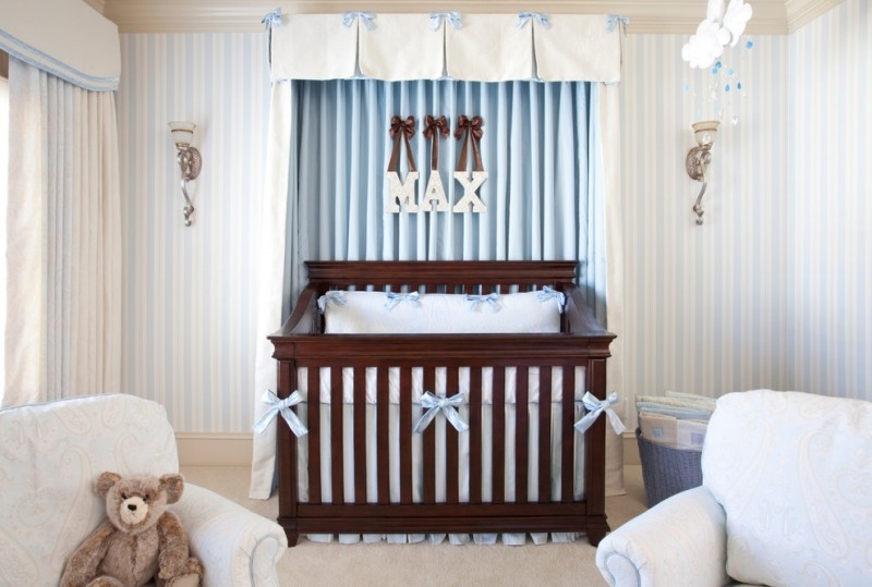 Babyzimmer-Blau-Betthimmel-traditionell-suess-gestalten