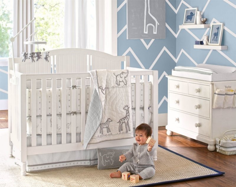 Babyzimmer-Blau-Muster-Wand-streichen