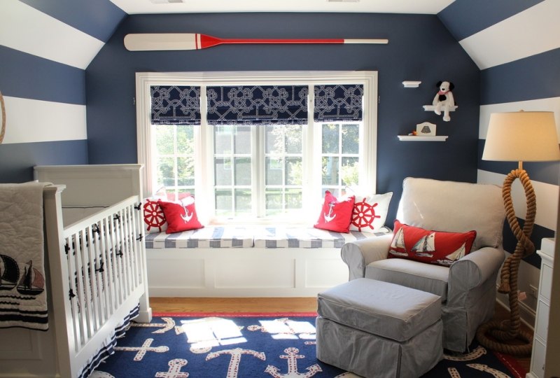 Babyzimmer-Blau-Streifen-Ideen-weiss-Teppich