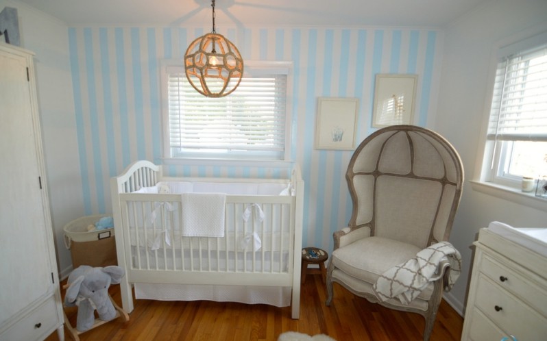 Babyzimmer-Blau-Streifen-horizontal-traditionell