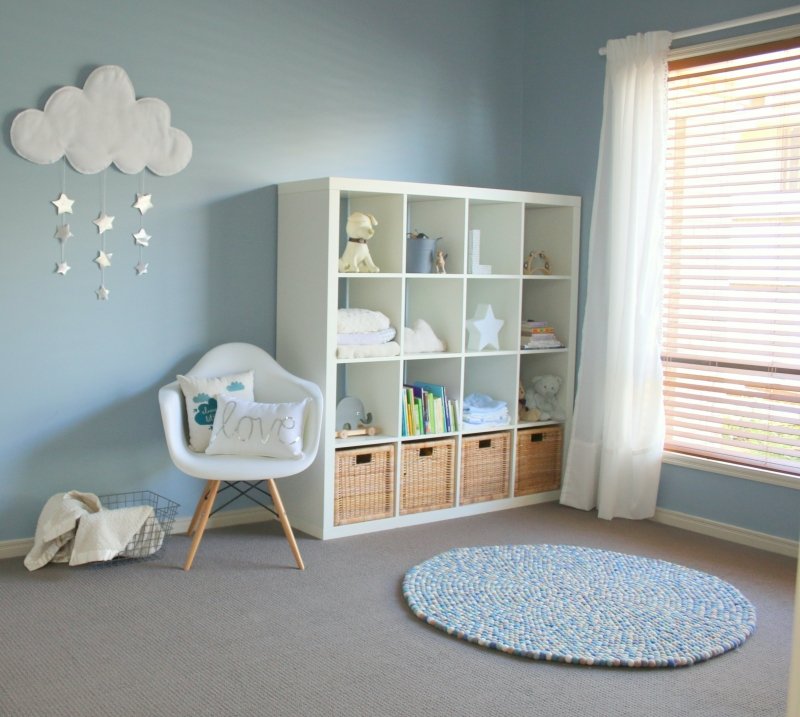 Babyzimmer-Blau-Wolken-weiss-Kunstfell-Rundteppich