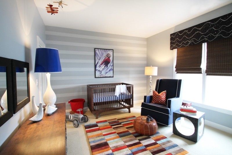 Babyzimmer-Blau-modern-einrichten-Wandgestaltung-Ideen-Streifen