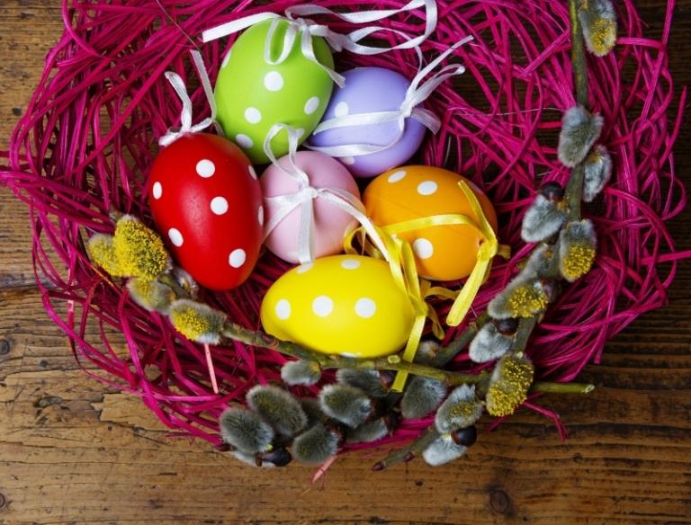 Eier färben Puentchen-Vogelnest-Tischdeko-Ostern