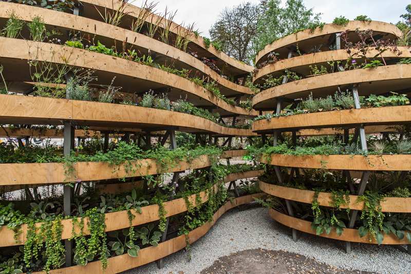 Hochbeet-Garten-Ideen-Metall-Holz-hergestellt-begehbar