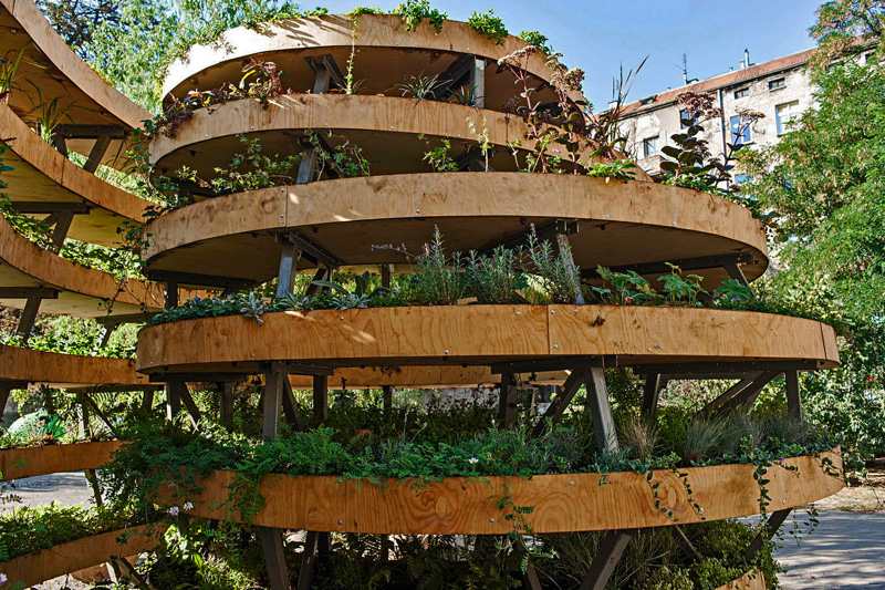 Hochbeet-Garten-Projekt-oeffentlichen-Raum-Stadtbegruenung