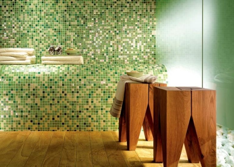 Mosaik-Fliesen-Gruen-Badezimmer-Sitzbank-Duschkabine-Milchglas