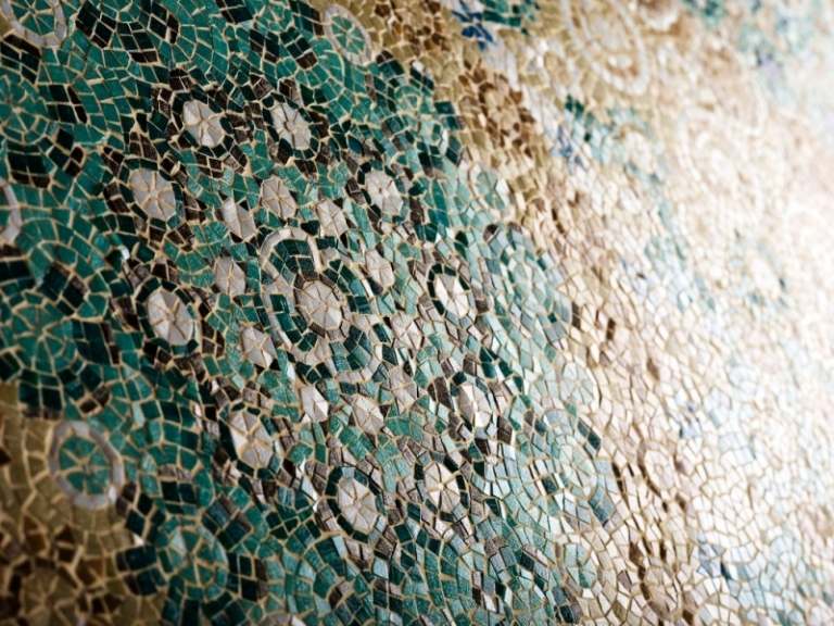 Mosaik-Fliesen-Gruen-Ideen-reizvolle-Muster-Blumen