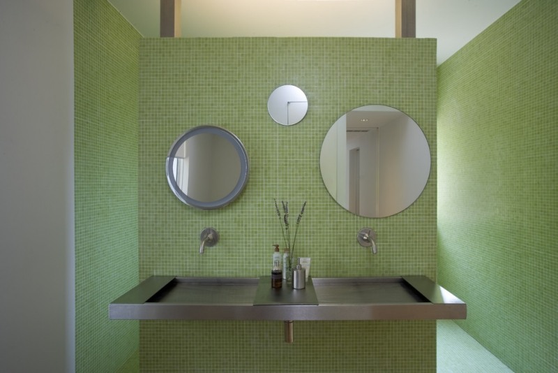 Mosaik-Fliesen-Gruen-doppelter-Waschbecken-Spiegel-rund