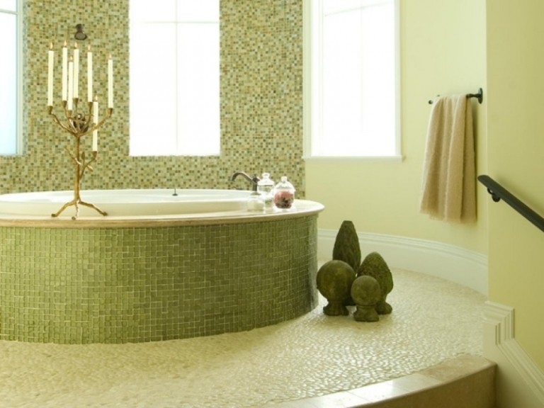 Mosaik-Fliesen-Gruen-gestalten-runde-Badewanne-verkleideit