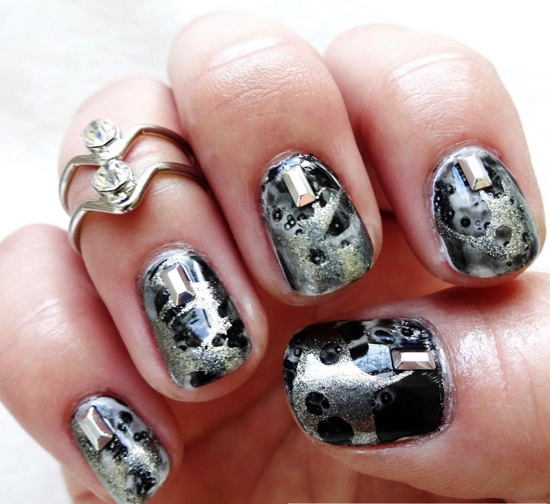 Nageldesign in Schwarz