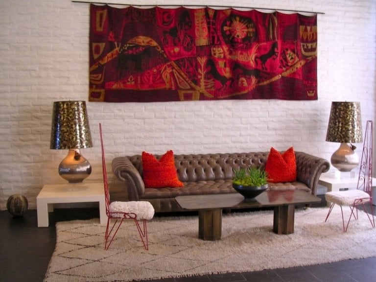 Orientalische-Deko-Chesterfield-Sofa-Wandgestaltung-Kilim