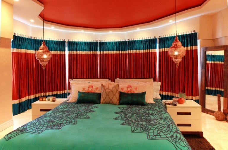 Orientalische-Deko-Ideen-Laterne-Doppelbett-Bettdecke