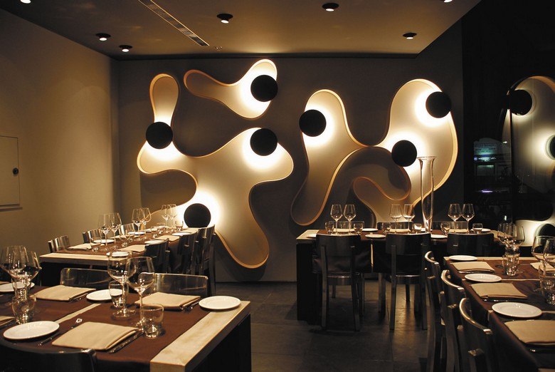 Wandleuchte-Holz-Wanddeko-Restaurant-Ideen-modern