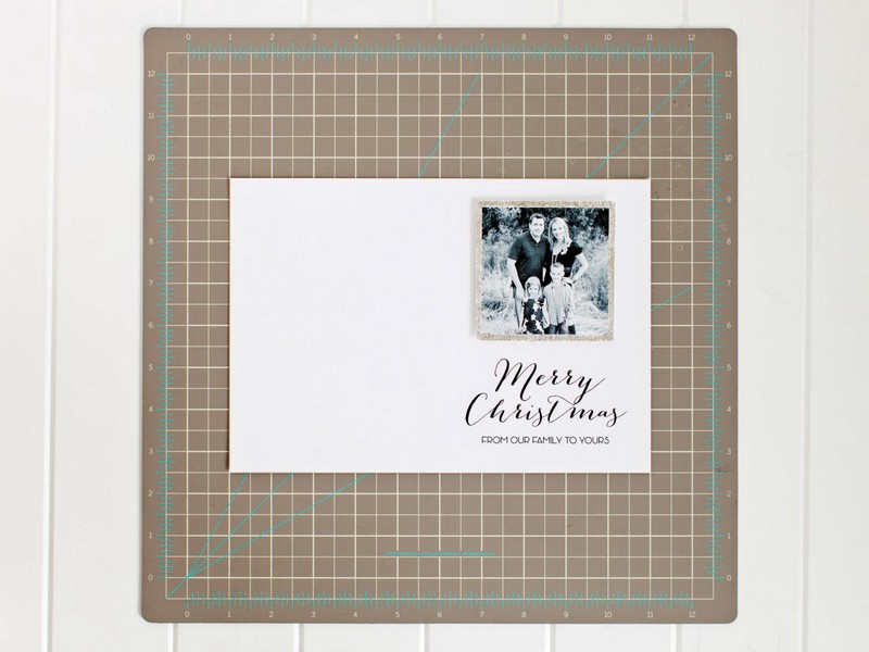 Weihnachtskarten-basteln-Familienfotos-Gold-schimmernder-Rahmen