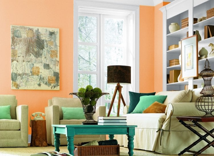 apricot wandfarbe pastell gruen couch sessel tuerkis couchtisch interieur